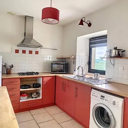 Puycelsi : Gite Spacieux Avec Superbe Vue *